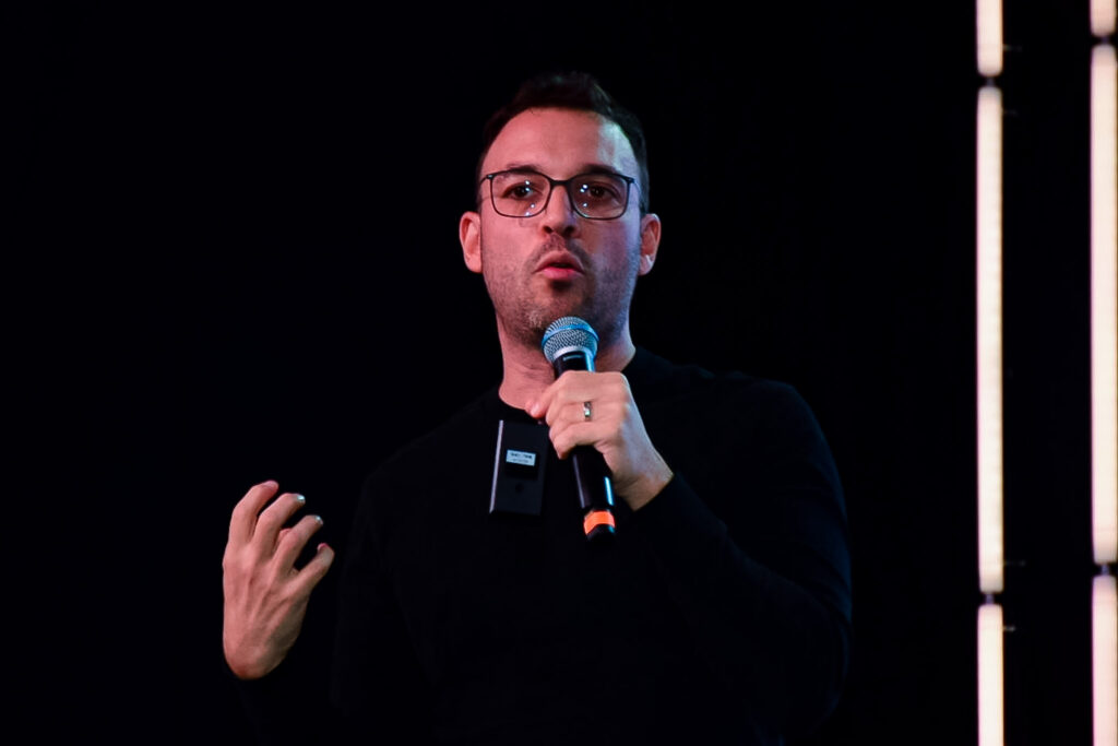 Daniel Knopfholz, do O Boticario, falou sobre o papel da tecnologia e humanização no atendimento do agente de viagens
