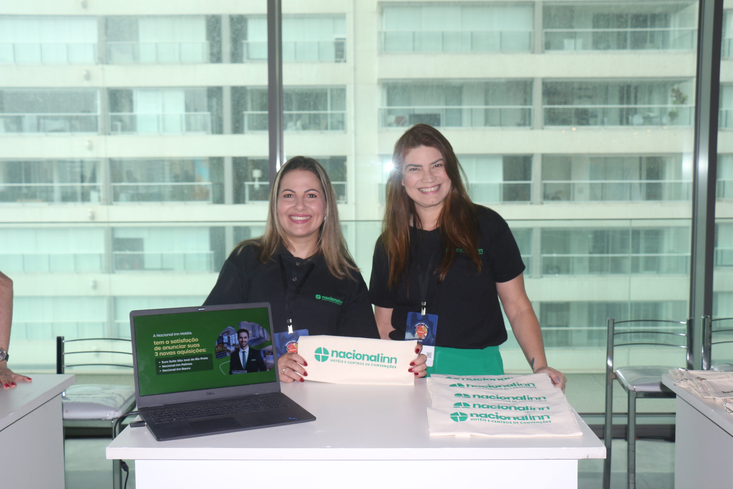 Daniele Souza e Vivi Lima, da National Inn Daniele Souza e Vivi Lima, da National Inn