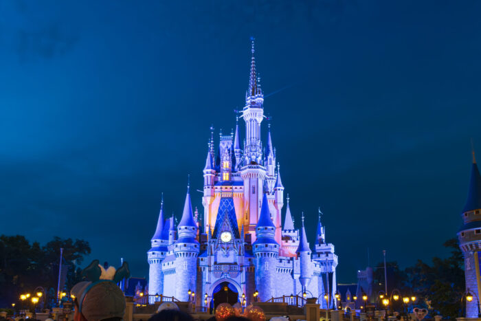 D23 chega ao Brasil com imagens inéditas sobre parques e cruzeiros Disney; saiba tudo 2 Disney Magic Kingdom Castelo cinderela (Ana Azevedo M&E)