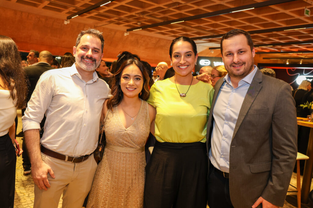 Domingo Rodriguez, Bruna Ono, Nathalia Vicente, da Smiles Viagens, e Vinicius Ferroli, da Smiles