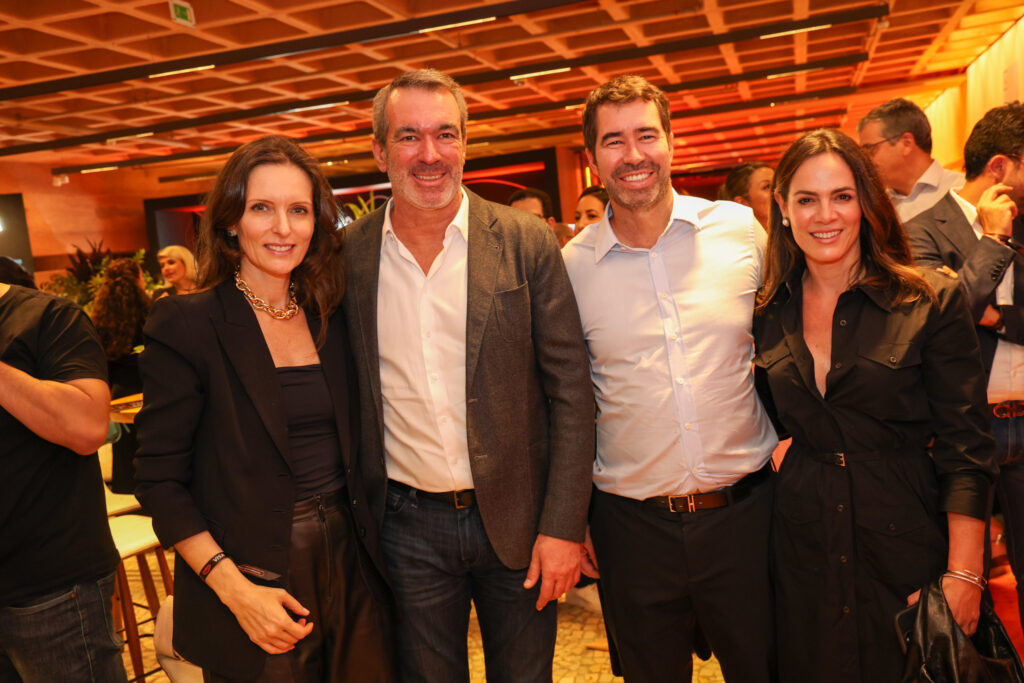 Eliana Mota de Oliveira e Constantino Oliveira Junior, Fundador e presidente do Conselho da Gol, Vanessa Martinez, e Henrique Constantino