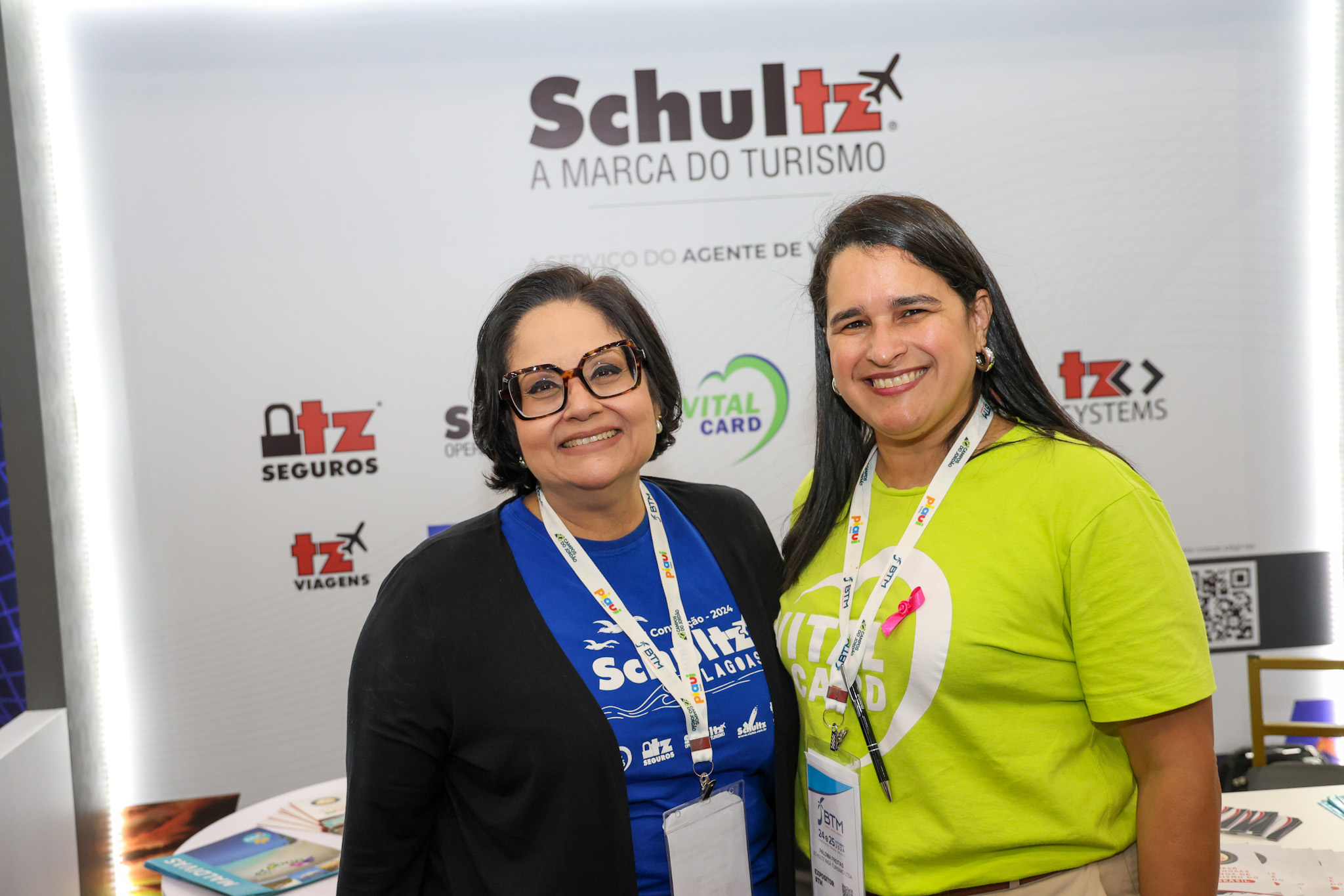 Emília Cândida e Paloma Freitas, da Schultz Emília Cândida e Paloma Freitas, da Schultz