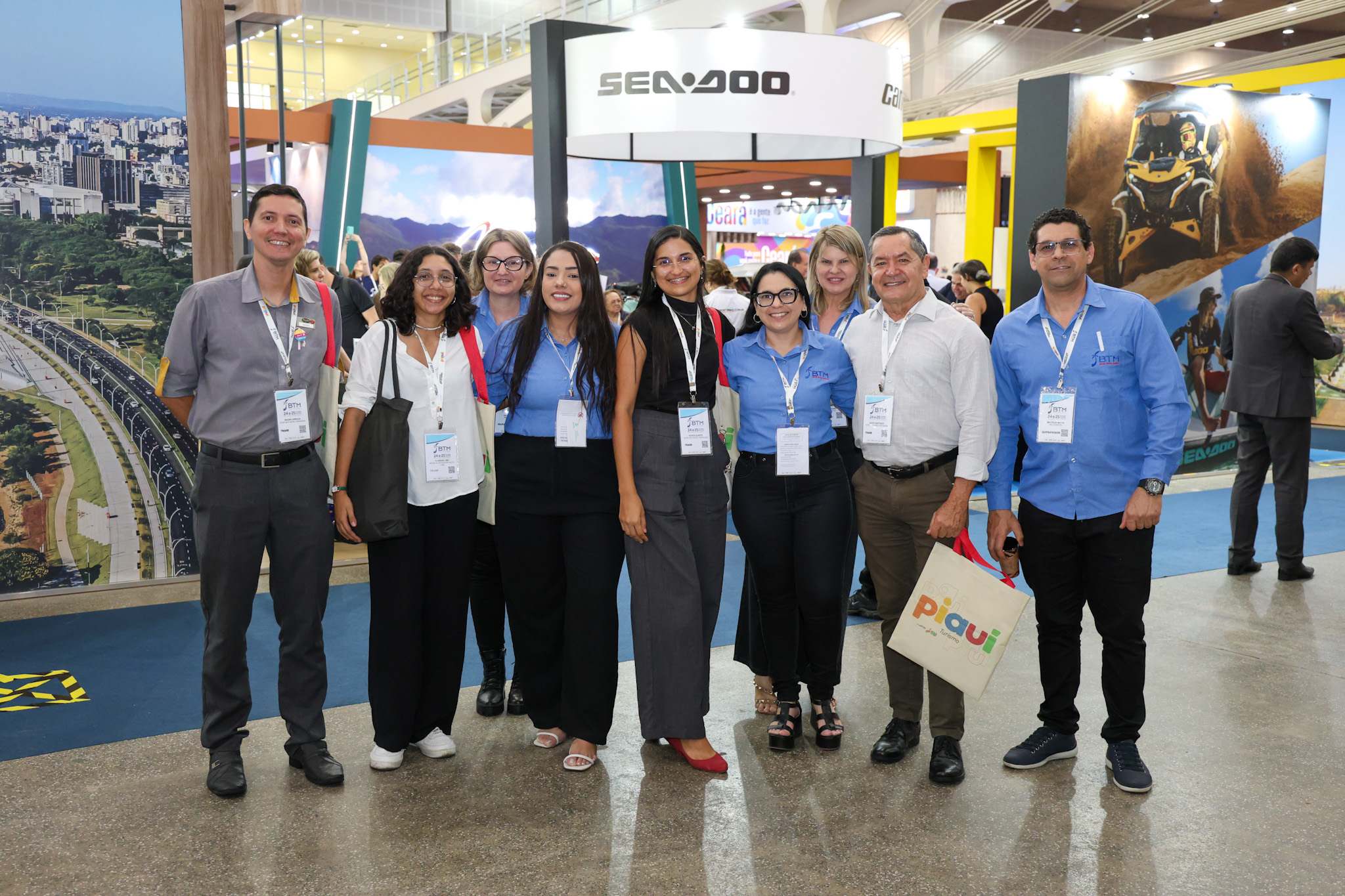 Equipe do BTM com equipe do Hotel Stop Way Equipe do BTM com equipe do Hotel Stop Way