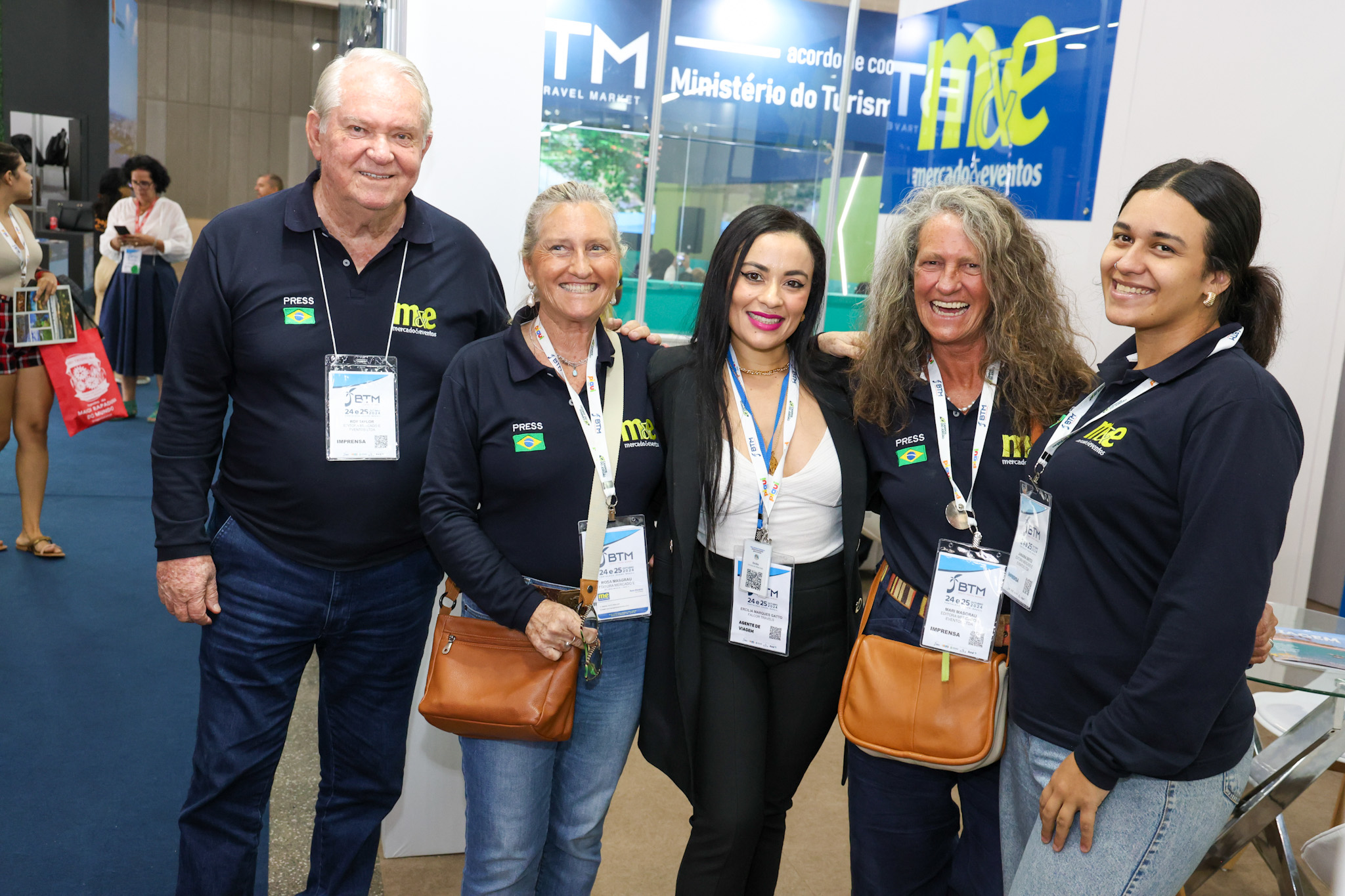 Ercilia Marques Gatto, da Falcor Travels, com equipe do M&E Ercilia Marques Gatto, da Falcor Travels, com equipe do M&E