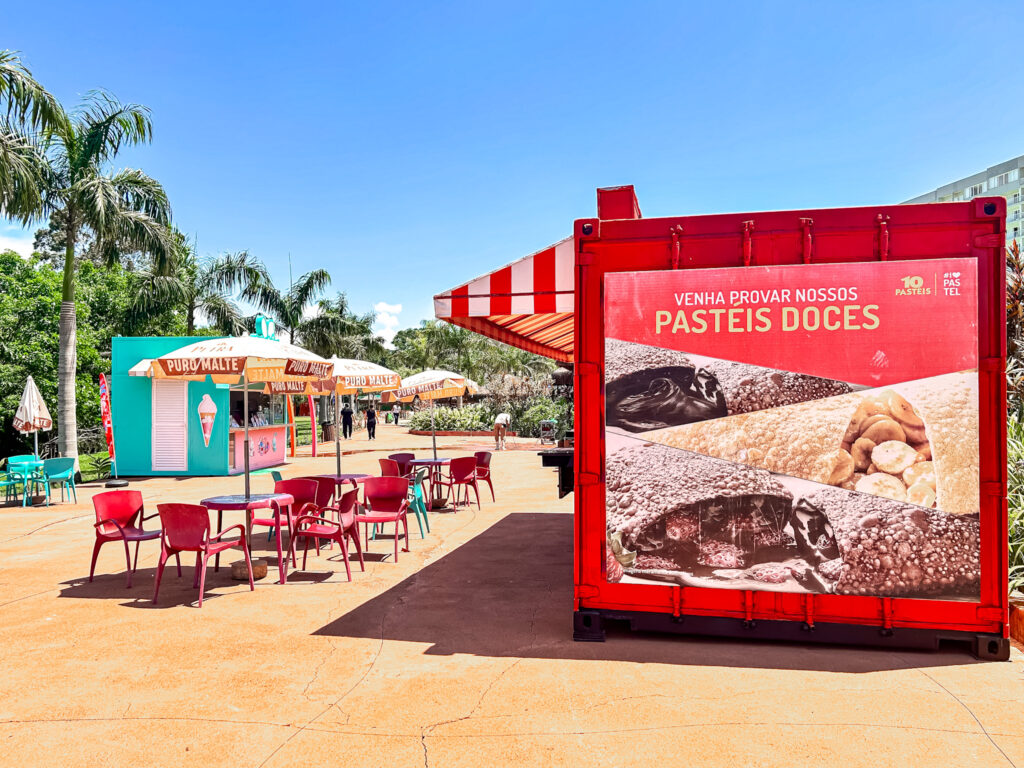 Foodtrucks estão espalhados pelo parque Foodtrucks estão espalhados pelo parque