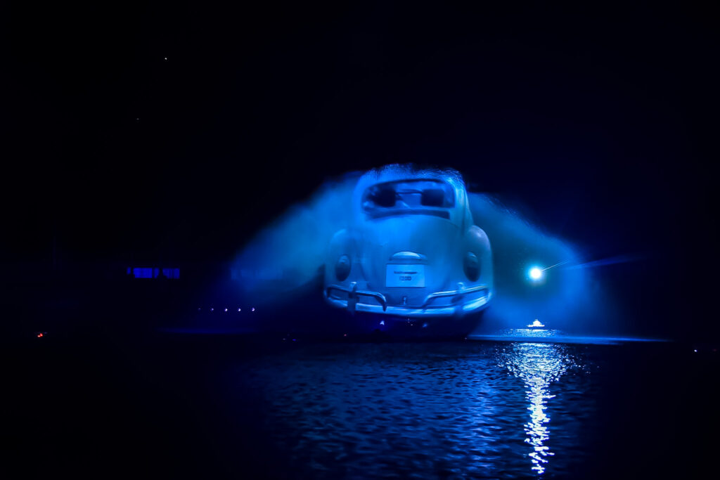 Herbie, do filme “Se meu fusca falasse”, foi projetado no show Herbie, do filme “Se meu fusca falasse”, foi projetado no show
