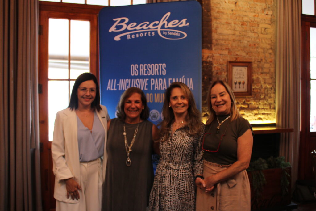 Renata Salina, da Sandals, com Monica Godoy, da Agência Brasília de Viagens, Rubia Andrada, da Capta Turismo, e Maria Selma, da Exupery Viagens de Santos 