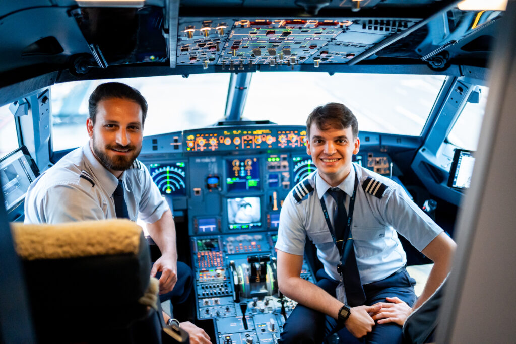 Os pilotos gaúchos comandante Carlos Coster e o copiloto Henrique Schneider