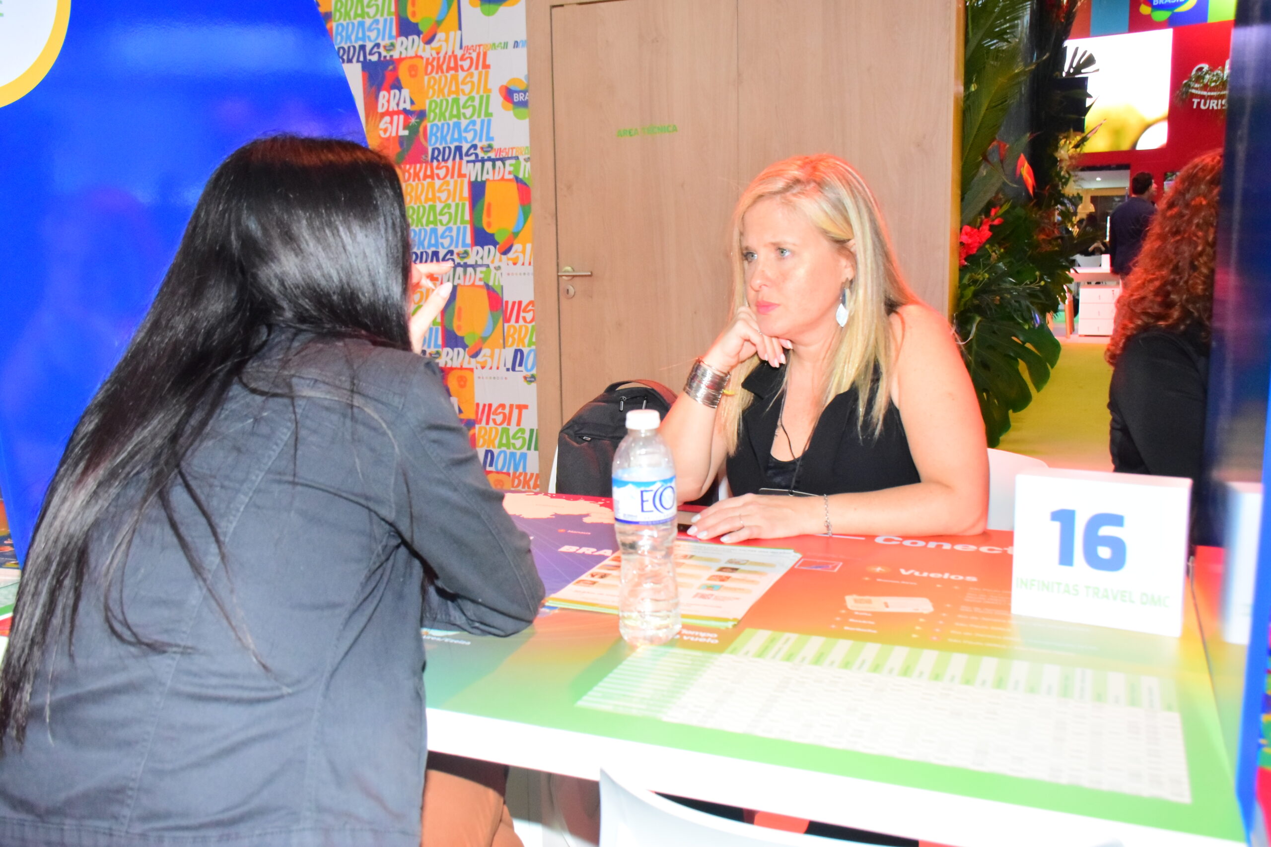 Infinitas Travel DMC em atendimento