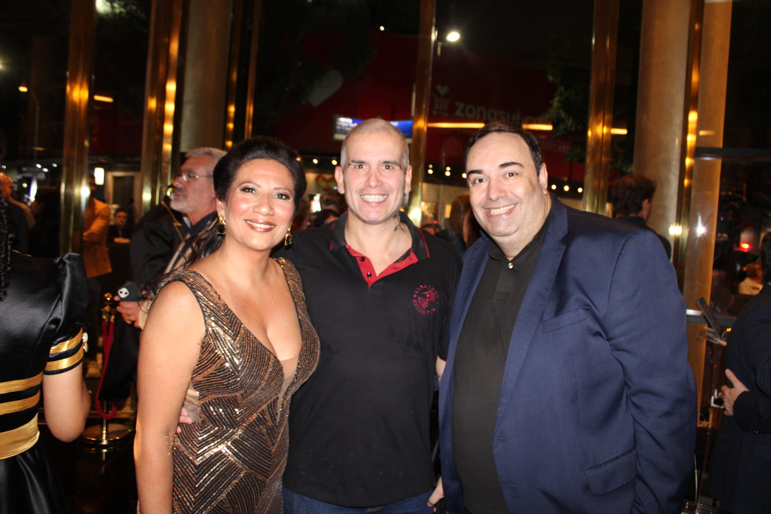 Ingrid Videira, diretora de Vendas e Marketing do Roxy; Giuliano Candiago, ator; e Fabricio Granito, CEO da Hel Ingrid Videira, diretora de Vendas e Marketing do Roxy; Giuliano Candiago, ator; e Fabricio Granito, CEO da Hel