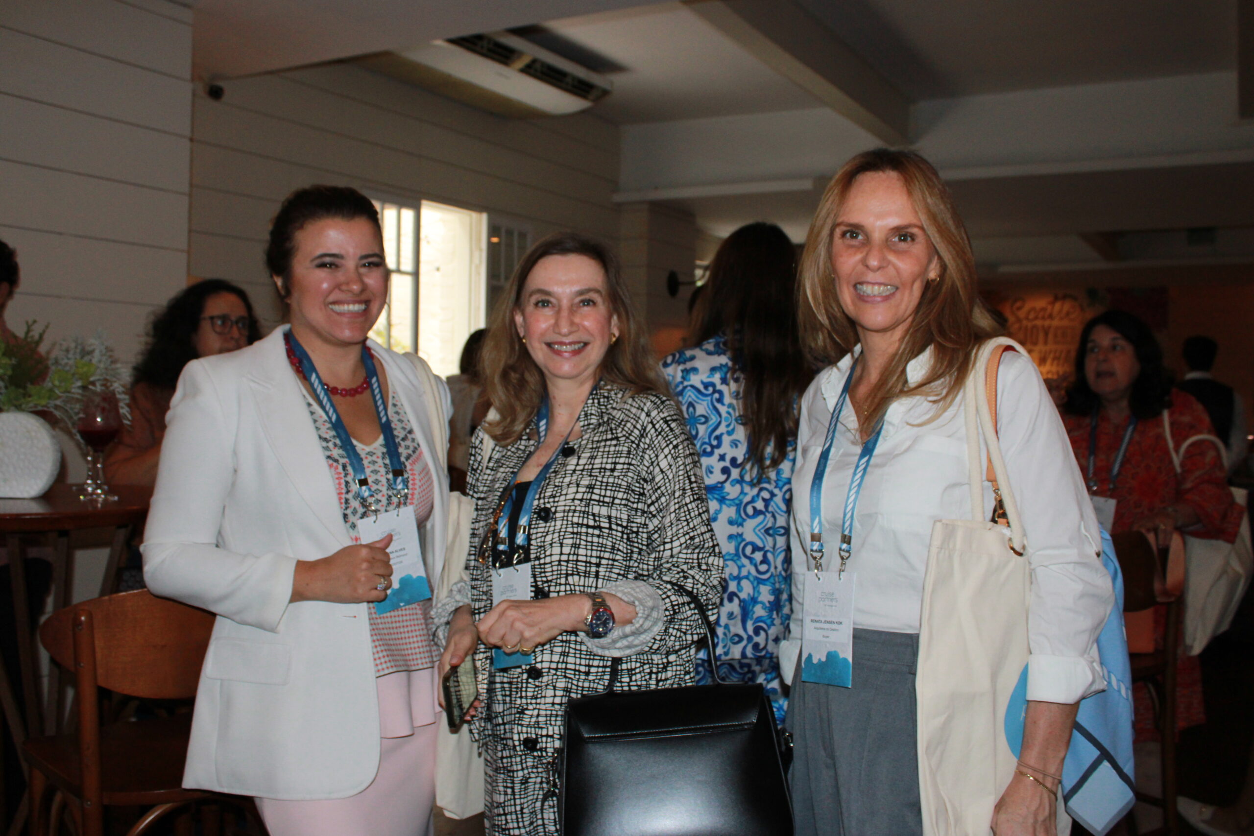 Jiovana Alves, da Les Bateaux Belmond, Jacqueline Papaléo, da JR2TUR, e Renata Jensen Kok, do Arquitetos do Destino Jiovana Alves, da Les Bateaux Belmond, Jacqueline Papaléo, da JR2TUR, e Renata Jensen Kok, do Arquitetos do Destino
