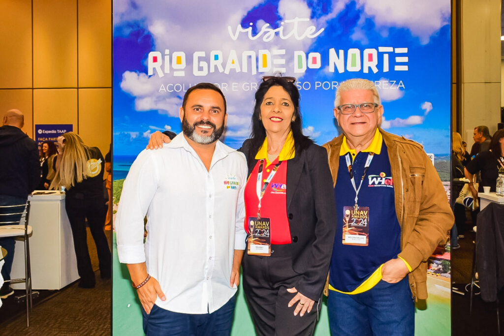 Kayo Feitosa, da Emprotur com Helioney, da Whelmar e Wellington Luiz, da Wheltour