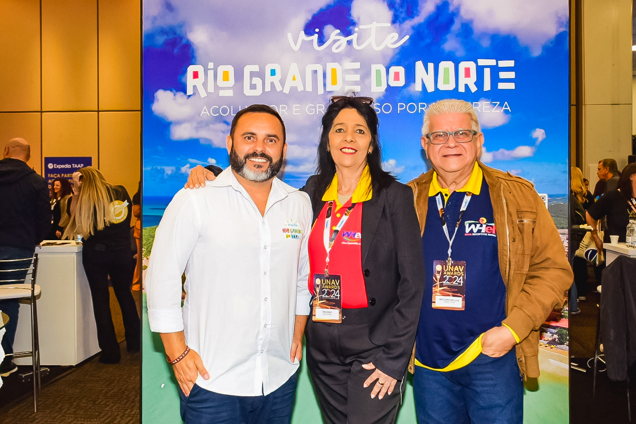 Kayo Feitosa, da Emprotur com Helioney, da Whelmar e Wellington Luiz, da Wheltour