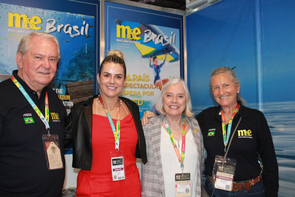 Kenia Jaeger e Marcela Cuesta, da Festuris, entre Roy Taylor e Rosa Masgrau, do M&E