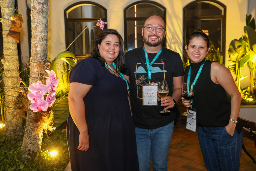 Lígia Garcia, da Nova Opção Turismo, Matheus Carvalho, da In Brasil Turismo, e Sofia Ferreira, da AJ Brasil Viagens Lígia Garcia, da Nova Opção Turismo, Matheus Carvalho, da In Brasil Turismo, e Sofia Ferreira, da AJ Brasil Viagens
