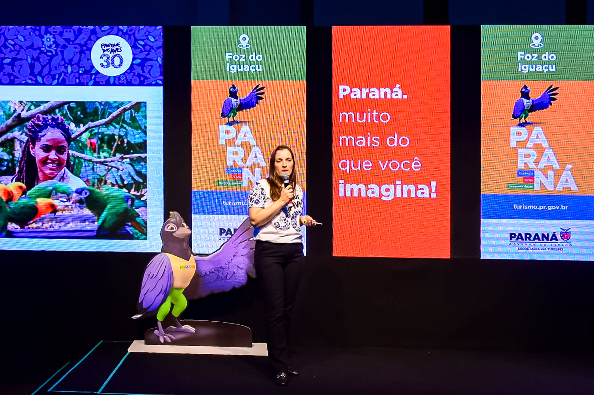 Luciana Limanski, do Parque das Aves Luciana Limanski, do Parque das Aves