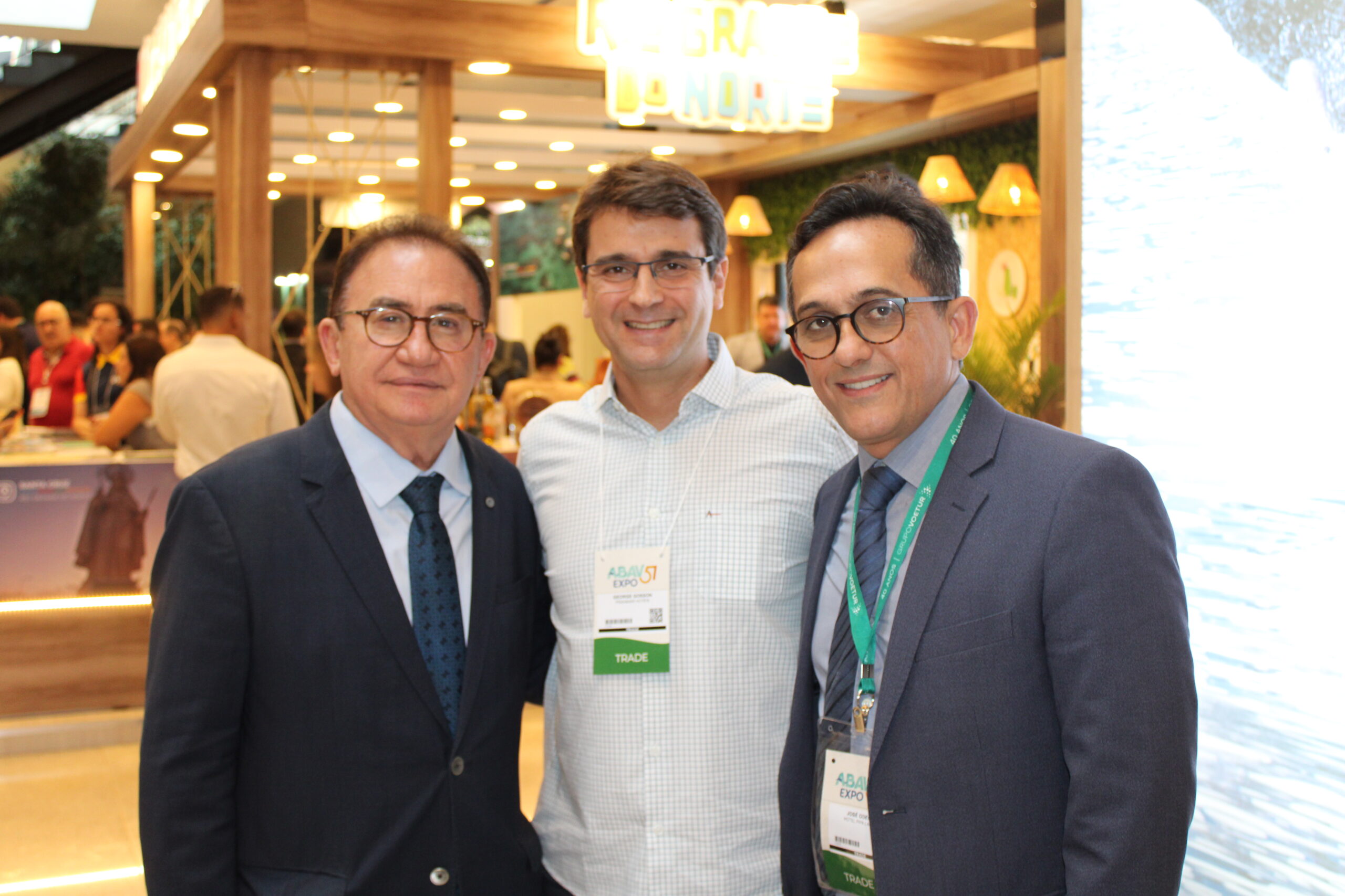 Manoel Linhares, da Abih Nacional, com George Gosson, do Praiamar Hotéis, e José Odécio, do Hotel Pipa Lagoa
