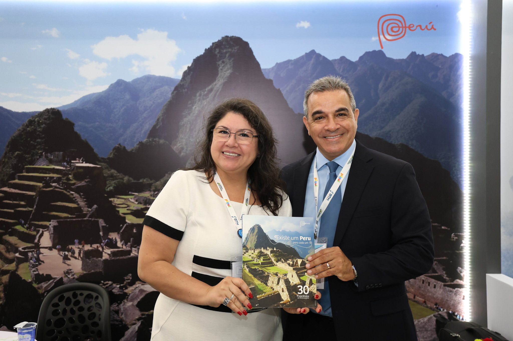 Milagros Ochoa, do Perú, e Breno Mesquita, do BTM Milagros Ochoa, do Perú, e Breno Mesquita, do BTM