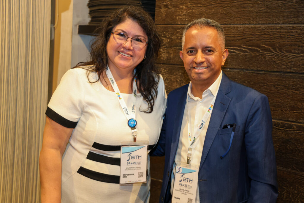 Milagros Ochoa, do Peru, e Paulo Junior, Embaixada de Negócios da Paraíba