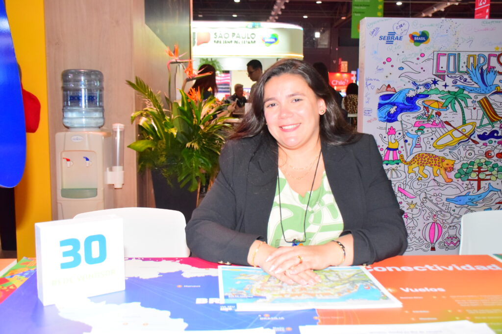 Mirela Gomes, da Rede Windsor