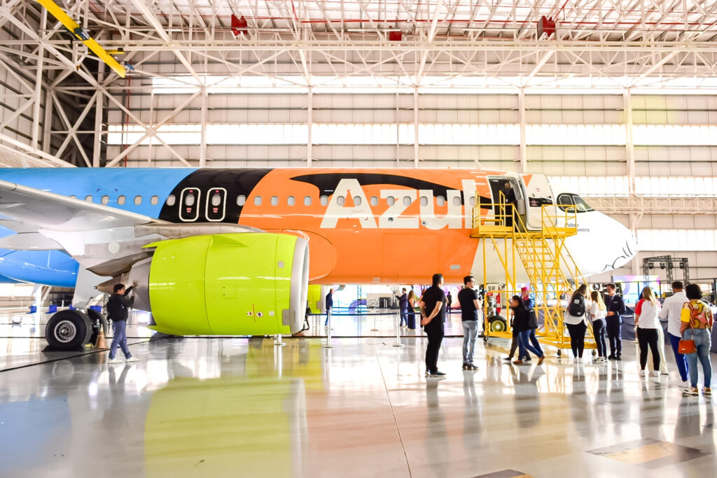 Na ação comemorativa, a Azul abriu o avião para seus convidados visitarem