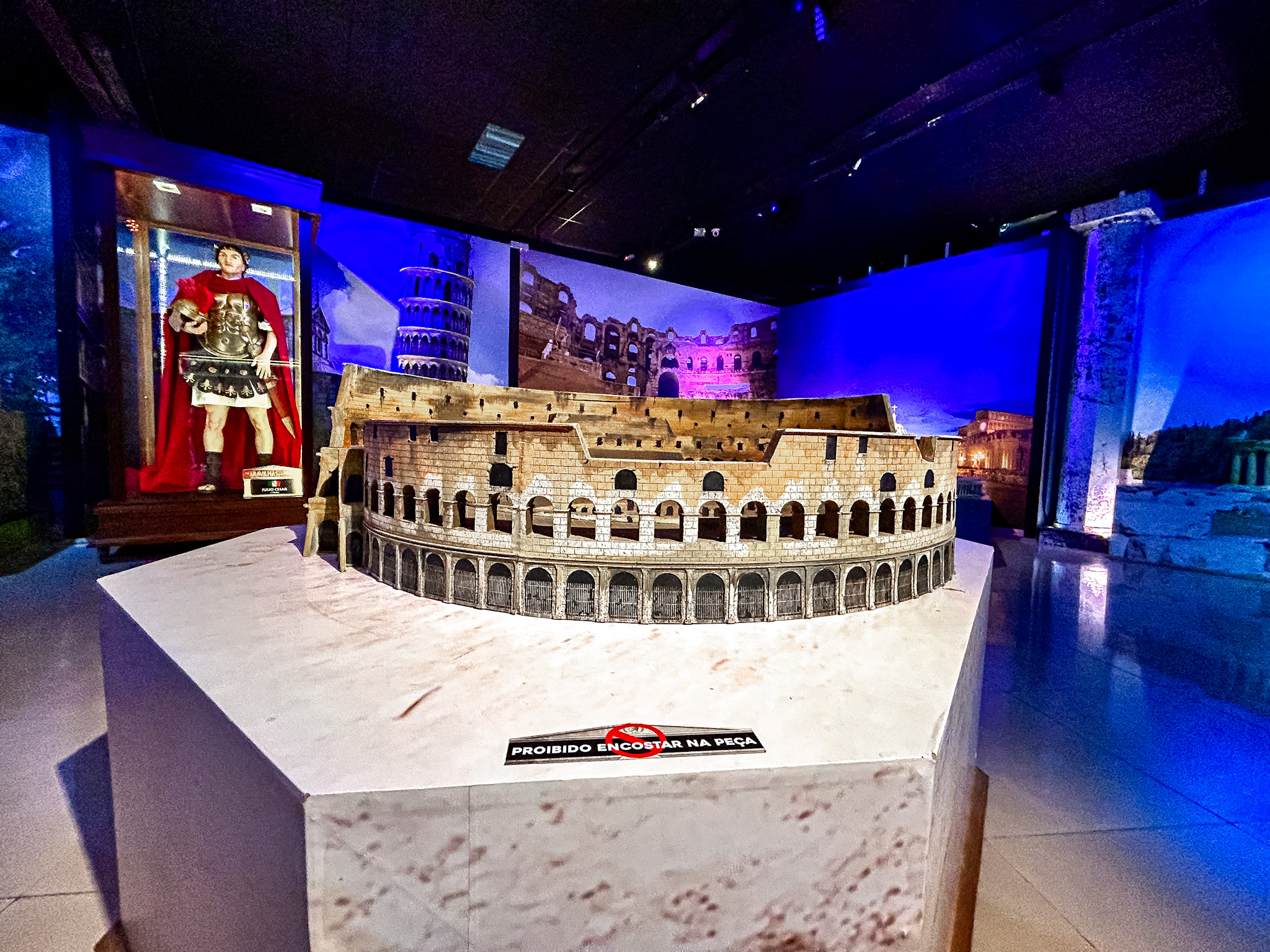 No museu Maravilhas do Mundo, prédios históricos estão em exposição No museu Maravilhas do Mundo, prédios históricos estão em exposição