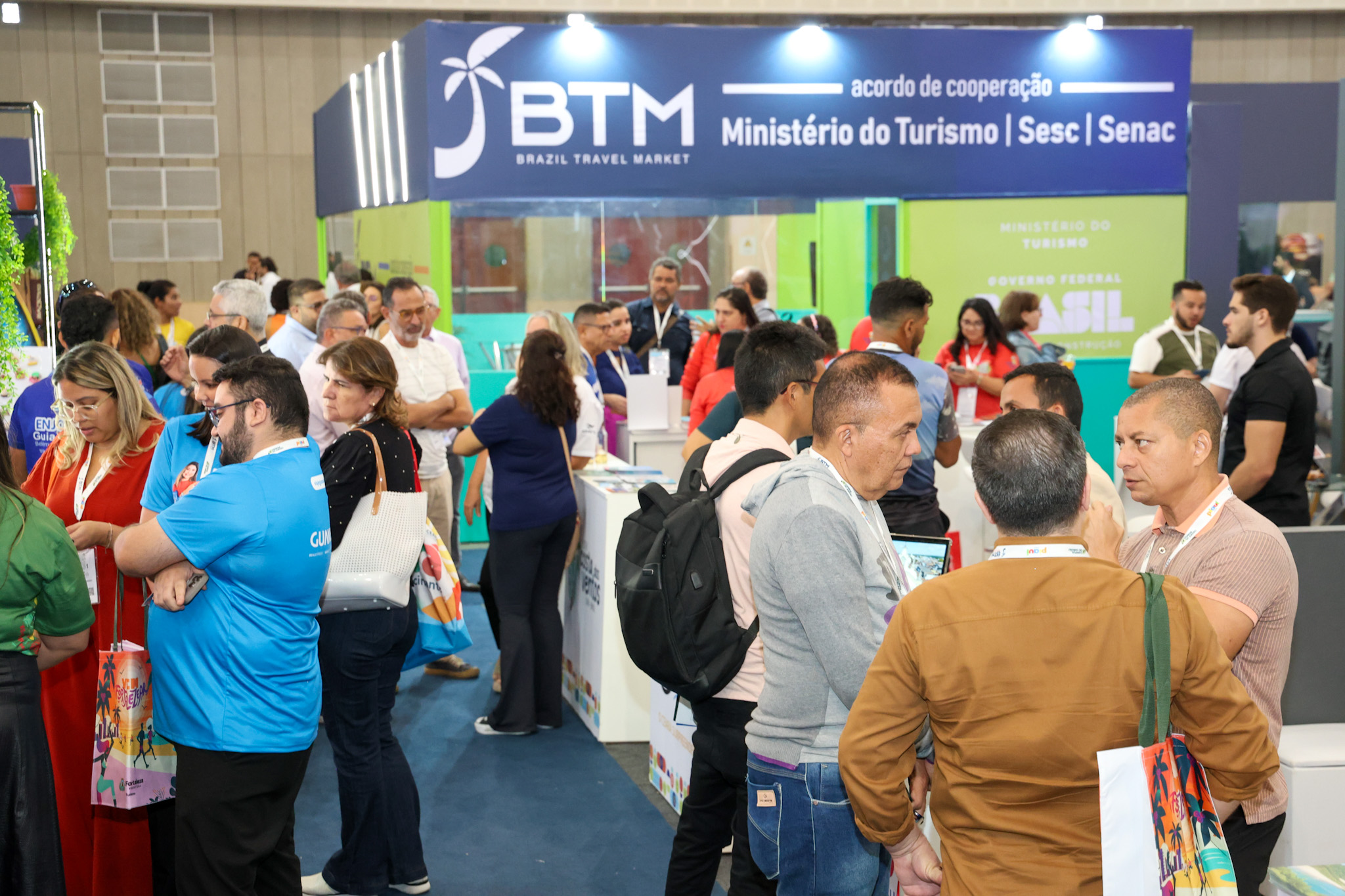 O primeiro dia contou com movimento intenso nos corredores do Centro de Eventos do Ceará O primeiro dia contou com movimento intenso nos corredores do Centro de Eventos do Ceará