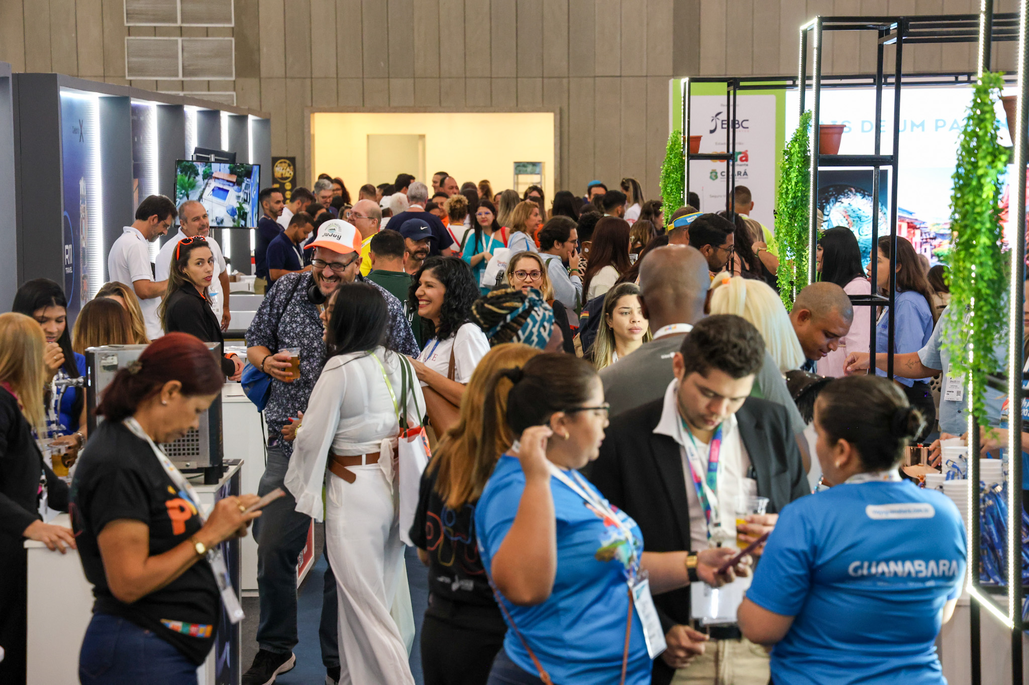 O segundo dia contou com movimento intenso nos corredores do Centro de Eventos do Ceará O segundo dia contou com movimento intenso nos corredores do Centro de Eventos do Ceará