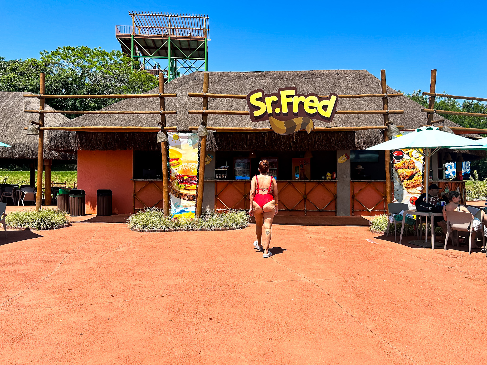 Os visitantes do parque aquático contam com restaurantes variados Os visitantes do parque aquático contam com restaurantes variados
