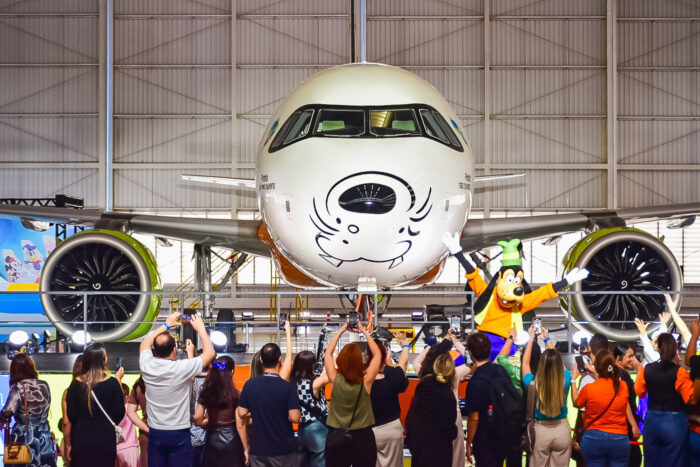 Azul e Disney celebram Dia das Crianças apresentando aeronave do Pateta; veja fotos 1 Azul Disney Pateta