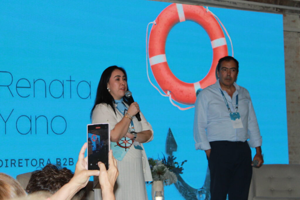 Renata Yano e Tomas Perez durante abertura do evento Renata Yano e Tomas Perez durante abertura do evento