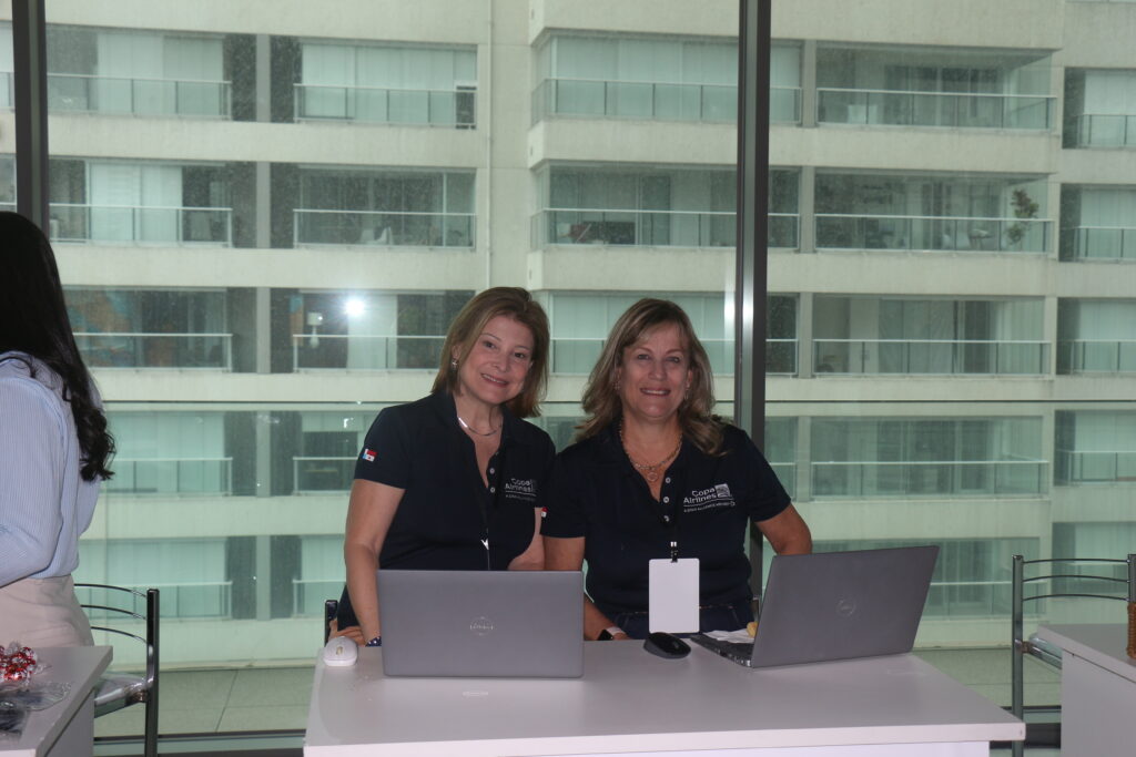 Roberta Batista e Cristiane Cortizo, da Copa Airlines