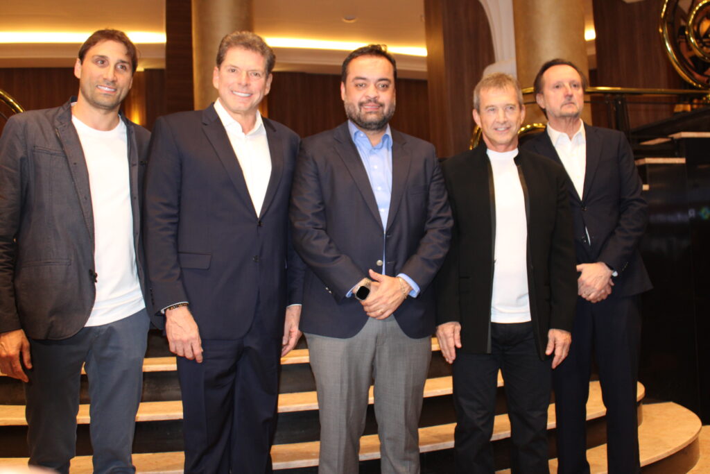 Rodrigo Mathias, CEO do DCSet; Alexandre Accioly, do Roxy Dinner Show; Cláudio Castro, governador do RJ; Dody Sirena e Cição Chies, do DCSet
