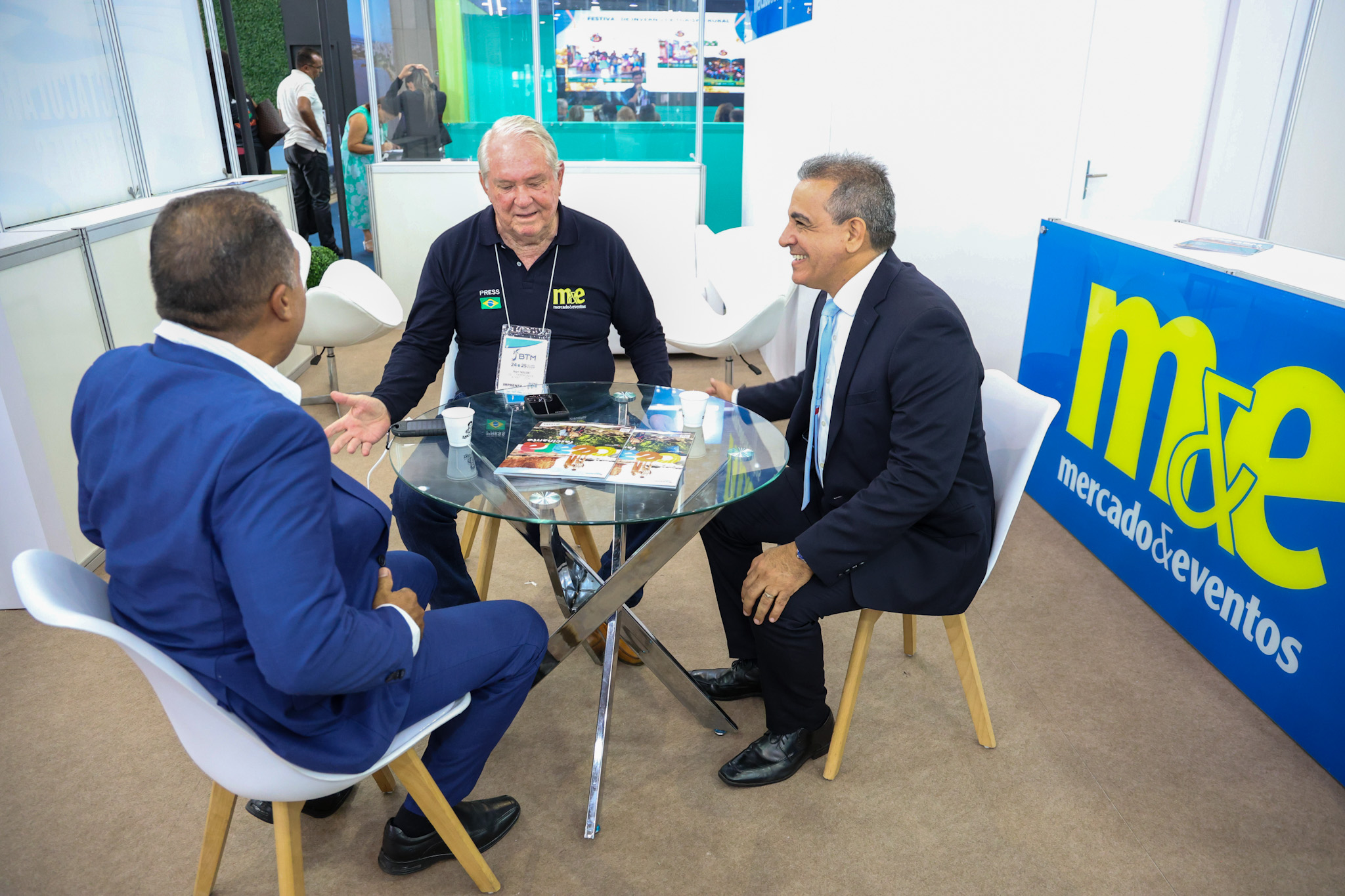 Roy Taylor, do M&E, com Cláudio Jr., e Breno Mesquita, do BTM