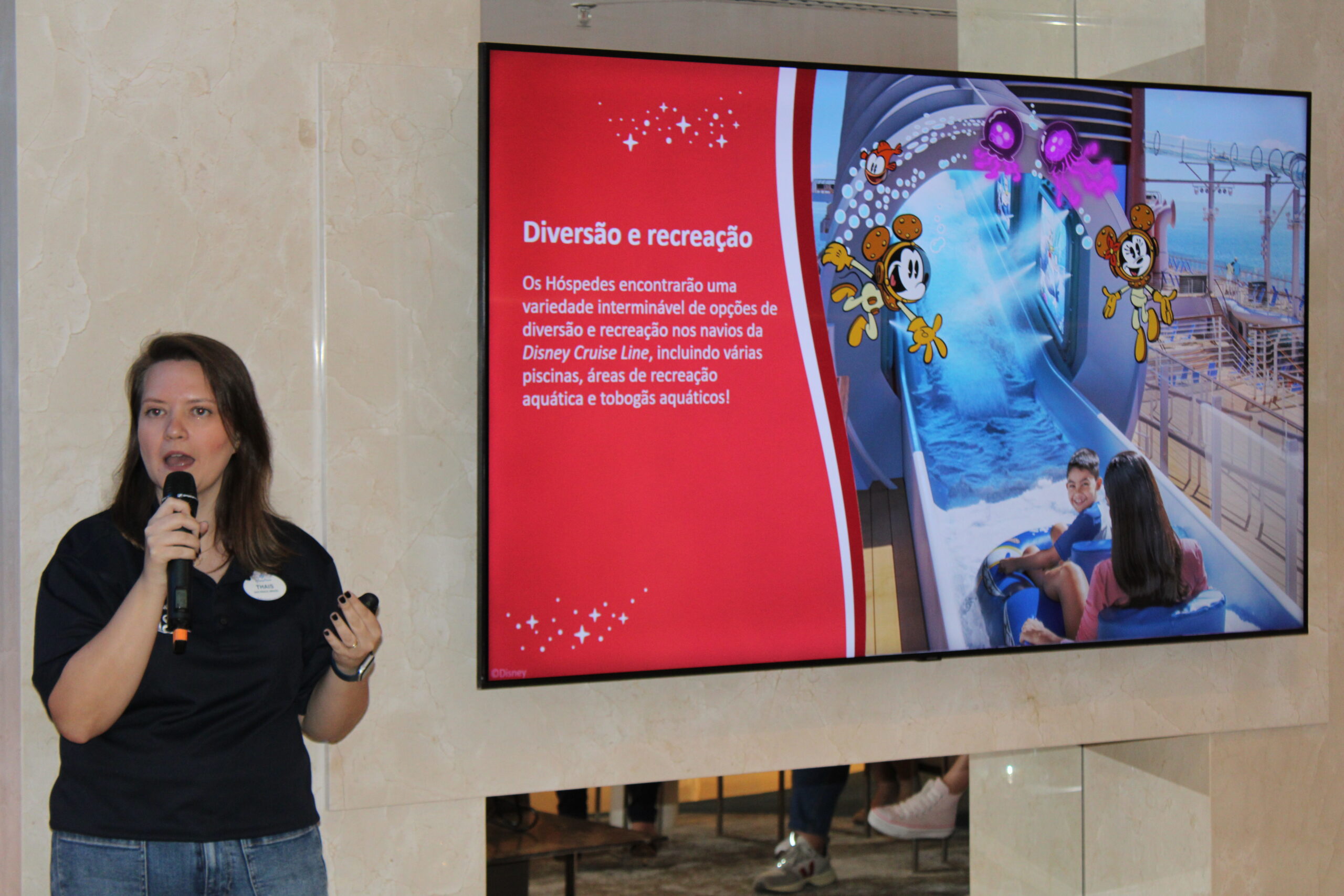 Thais Ramos, da Disney, realizou uma capacitação completa aos agentes