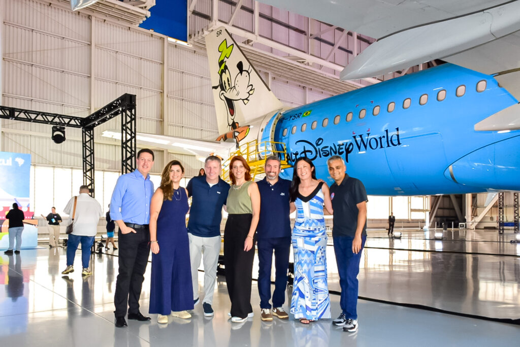 Time da Azul no evento de apresentação da aeronave do Pateta