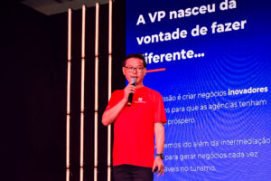 Valter Onishi, da ViagensPromo apresentou o portfólio da empresa e destacou a campanha d e vendas em vigor