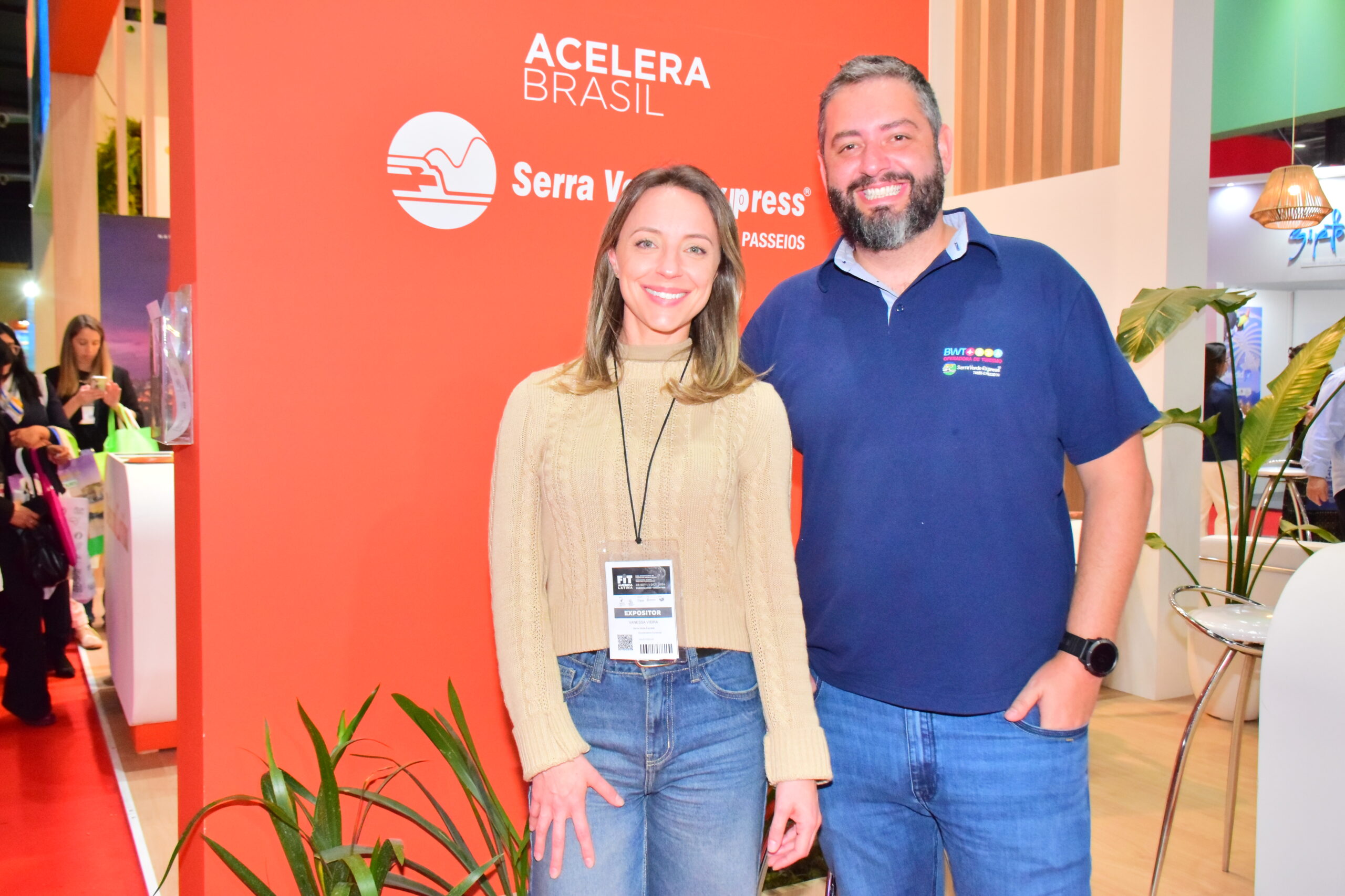 Vanessa Vieira, da Serra Verde Express e Gabriel Cordeiro, da BWT