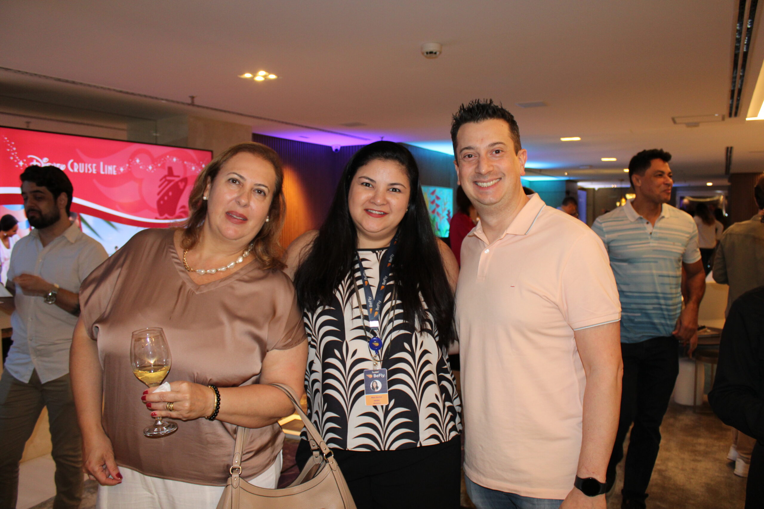 Vera Lima, da Loja Queensberry, Mara Santos, da BeFly, e Willian Costa, da Belvitour
