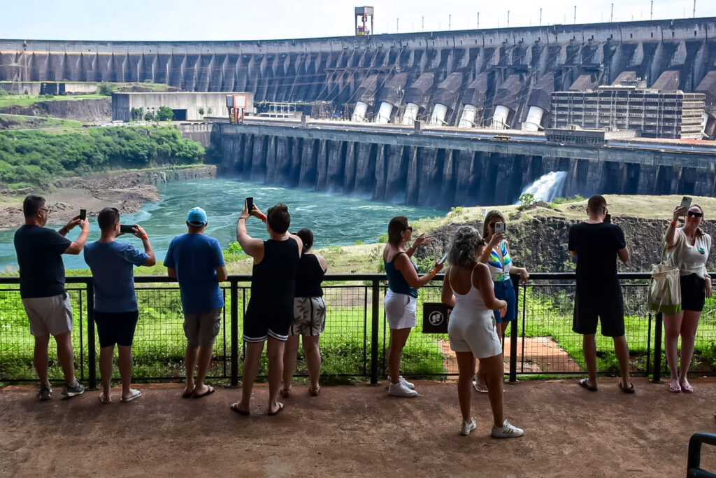 Vista do mirante central de Itaipu Vista do mirante central de Itaipu