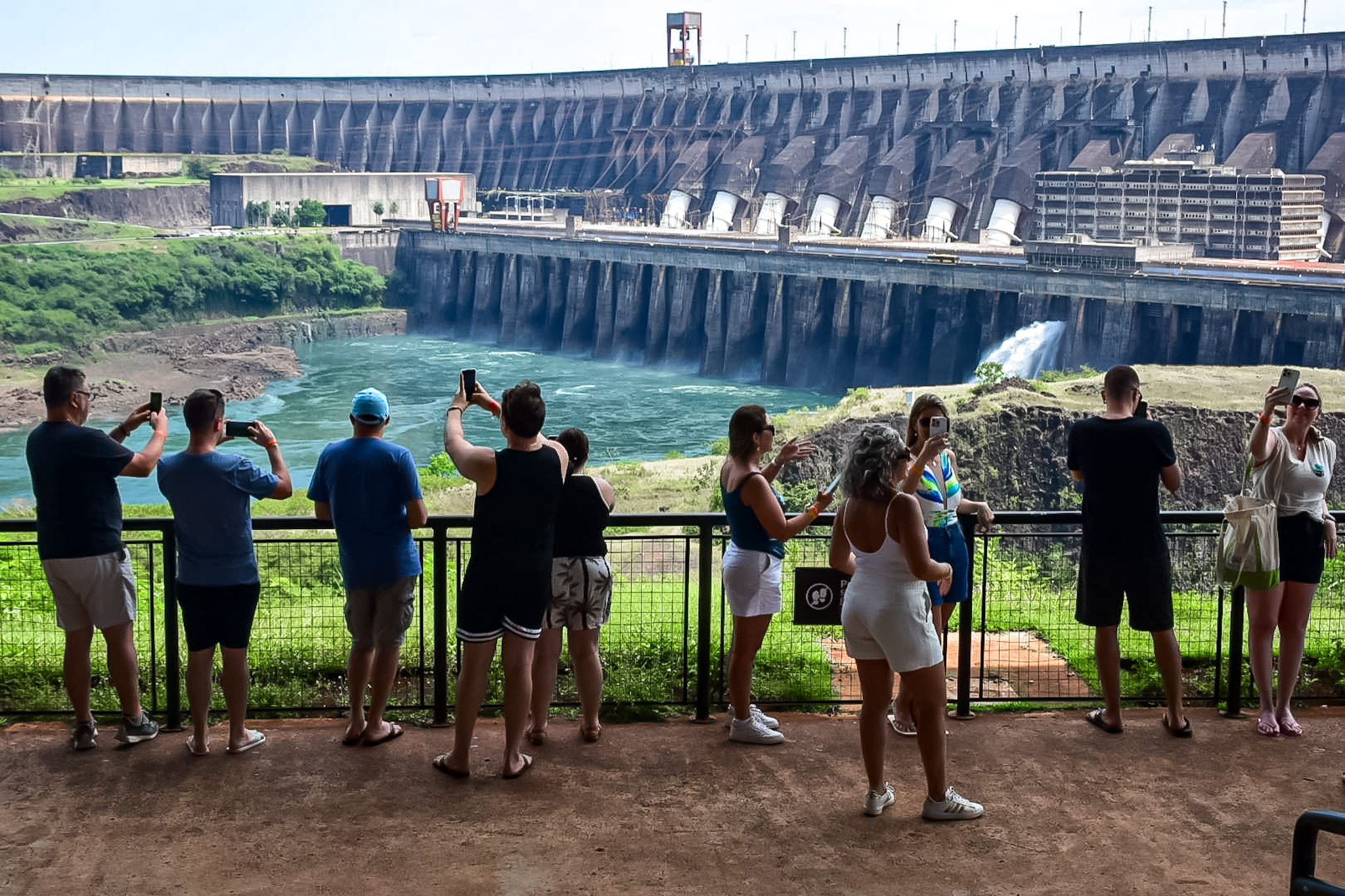 Vista do mirante central de Itaipu Vista do mirante central de Itaipu