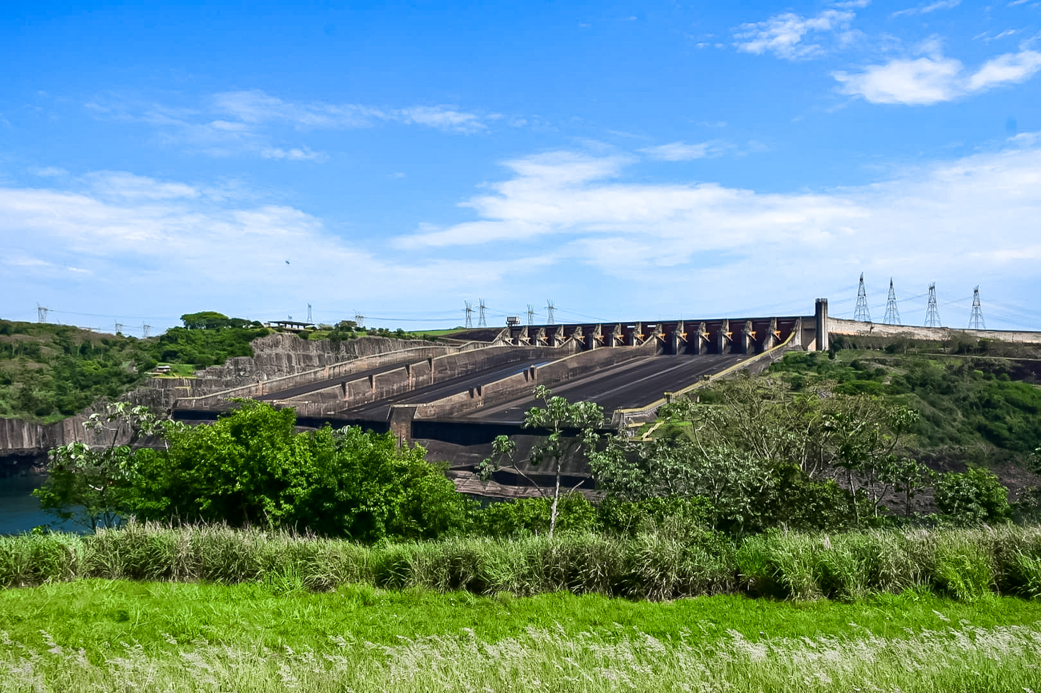 Vista para o vertedouro da Itaipu Vista para o vertedouro da Itaipu