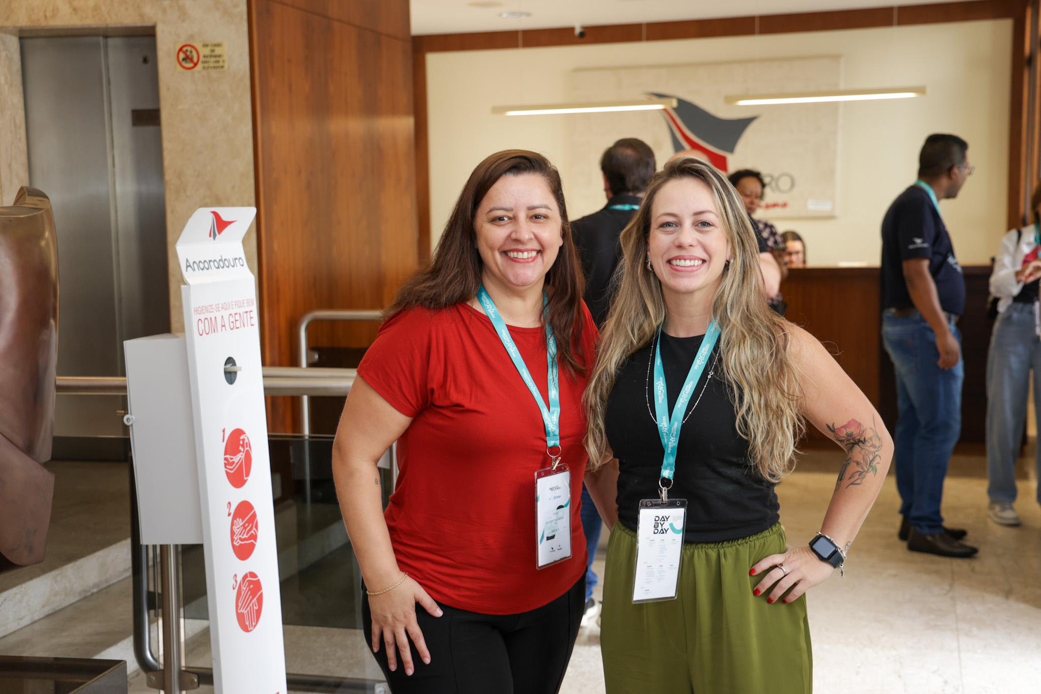 Vivian Odoni, da Mulheres Pelo Mundo, e Giulia Ceregati, da Fernanda Turismo
