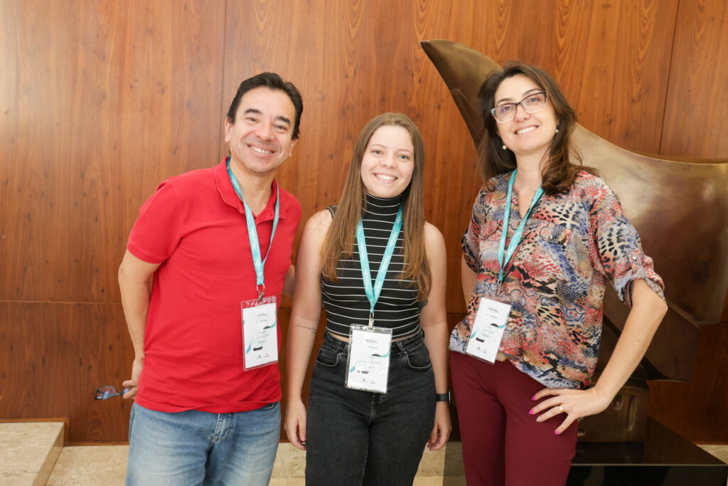 Wagner Nishimori, da Tombatur, Joyce Soares, da Dauras Turismo, e Erica Simões, da Guritur
