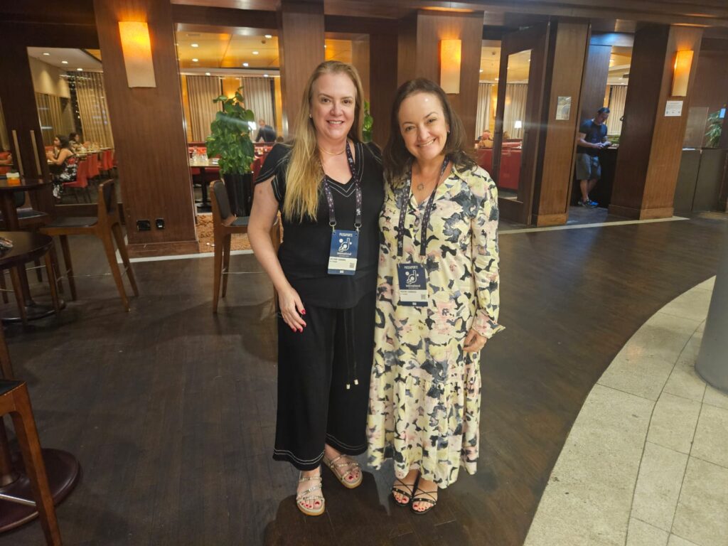 Juliana Coimbra, da Jal Viagens, e Rogeria Barbosa, da ZT Turismo