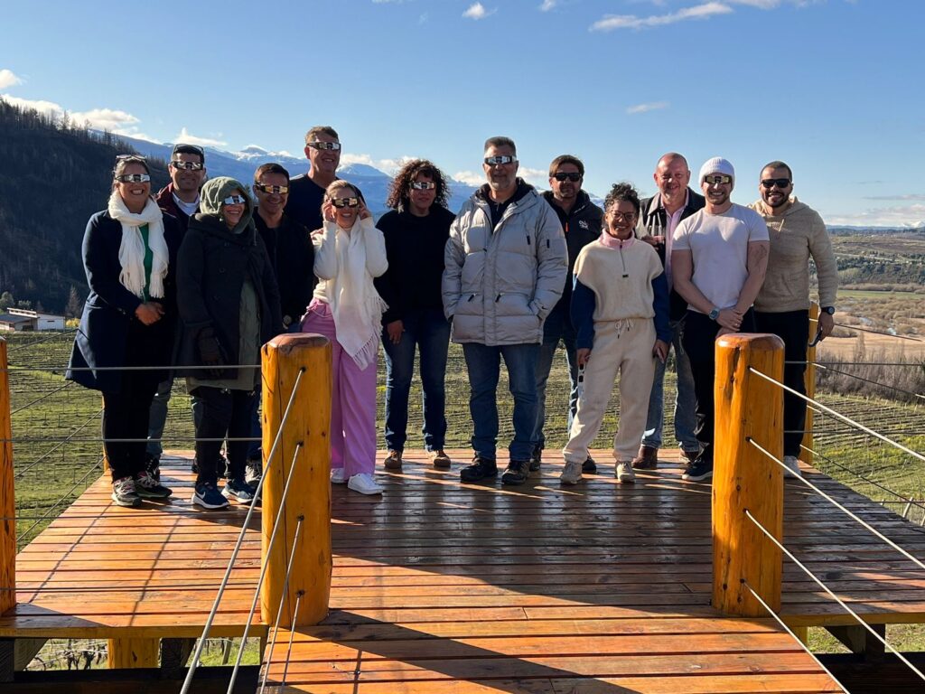 Operadores associados Braztoa contemplando eclipse