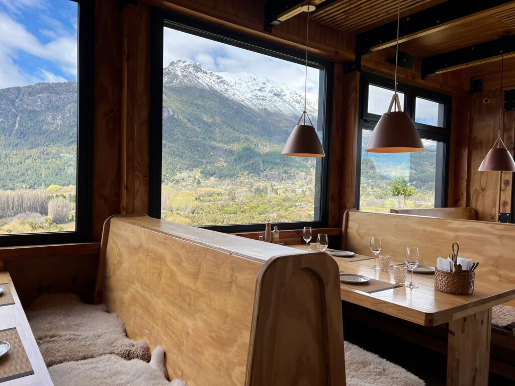 Almoço com vista contemplativa no Laberinto Patagonia