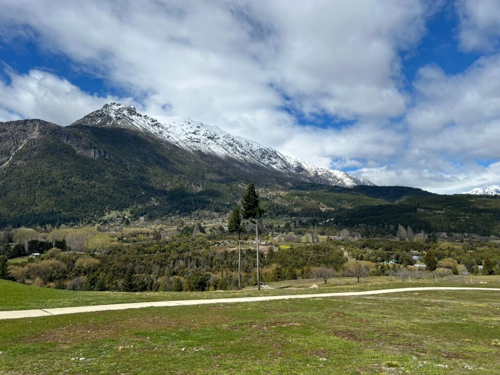 Comtemplação de montanhas de neve