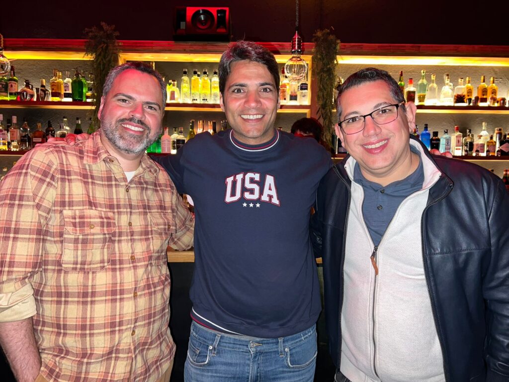 Rodrigo Ramos e Fabiano Camargo da Braztoa com Fabio Trabulsi Ashcar, da Life at Campus