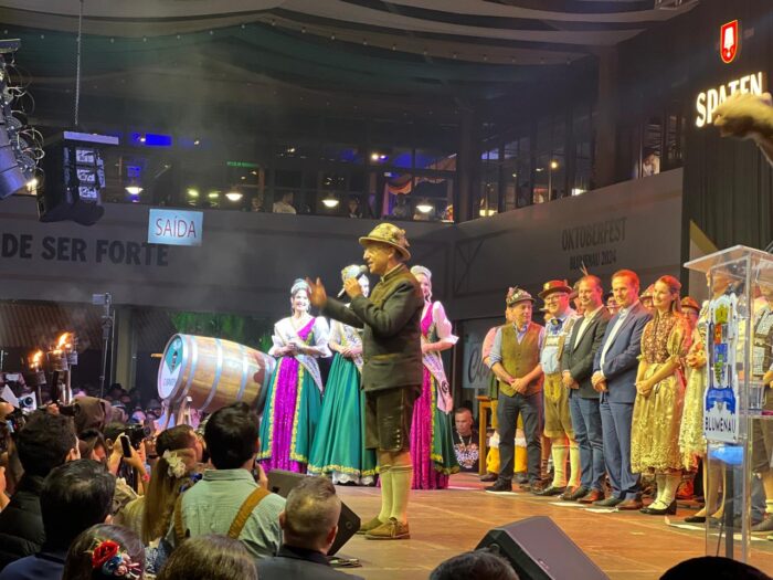 CVC marca presença na abertura oficial do Oktoberfest, em Blumenau, Santa Catarina 1 Abertura da Oktober Fest nesta semana, com a presença da CVC, operadora oficial do evento (Divulgação/CVC)